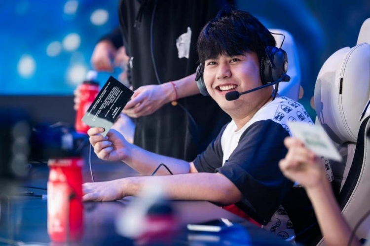 她们多次获 她们多次获